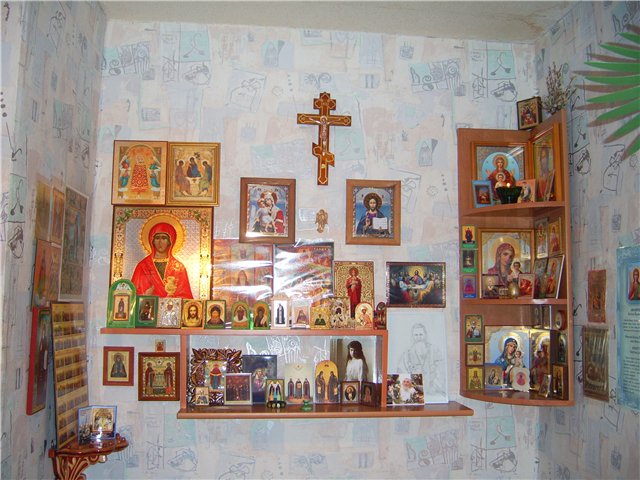 Совершенно нефэншуйные домашние иконостасы простых православных мирян