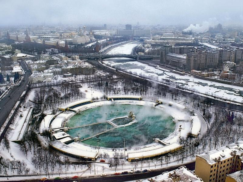 Бассейн "Москва", СССР. Построен на месте взорванного Храма Христа Спасителя