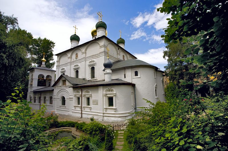 Храм в честь Владимирской иконы Божией Матери Сретенского монастыря. Фото: М. Родионов / Православие.Ru