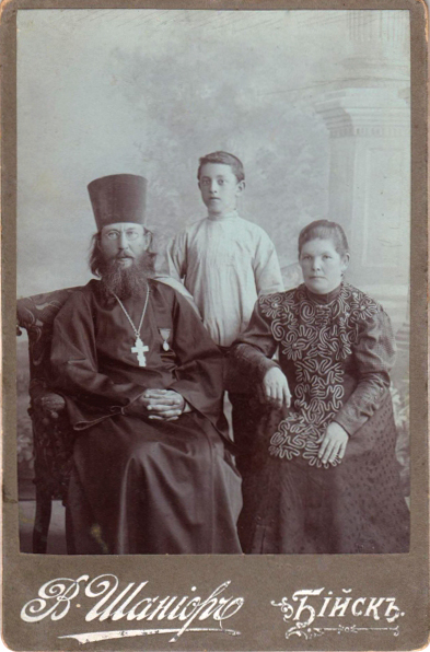 Дореволюционные фотографии семей священников