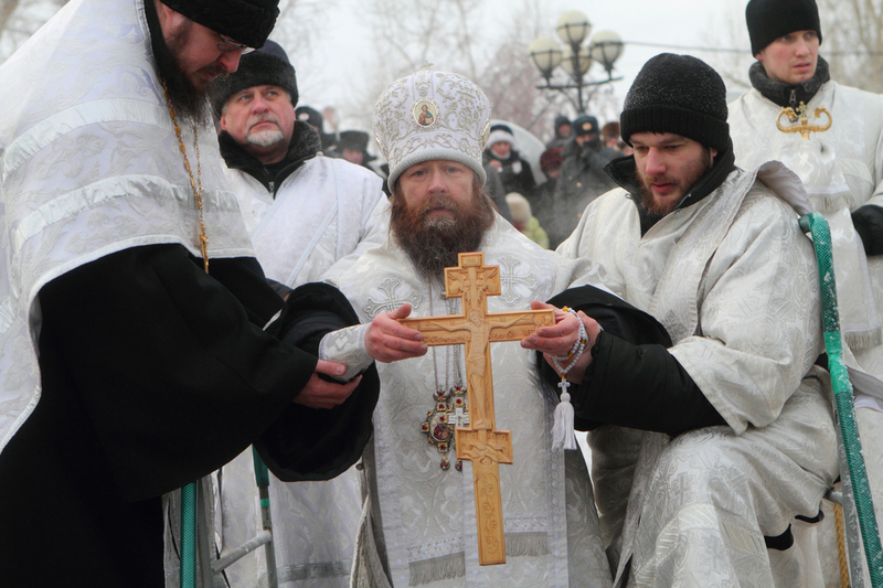 Освящение Иордана в Томске митрополитом Томским и Асиновским Ростиславом в январе 2013 года. Фото: Дмитрий Беркут