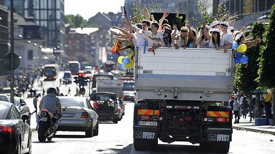 Шведские выпускники на грузовике. Фото: Sveriges Radio 