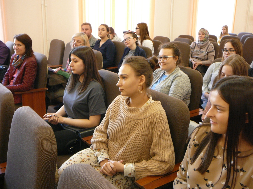 Дискуссия на секции "Духовная и нравственная основа семейной жизни" в рамках XXIX Дней славянской письменной и культуры 15 мая 2019 года. Руководители  дискуссии - профессор ТГПУ Анастасия Кошечко и протоиерей Николай Абрамов.