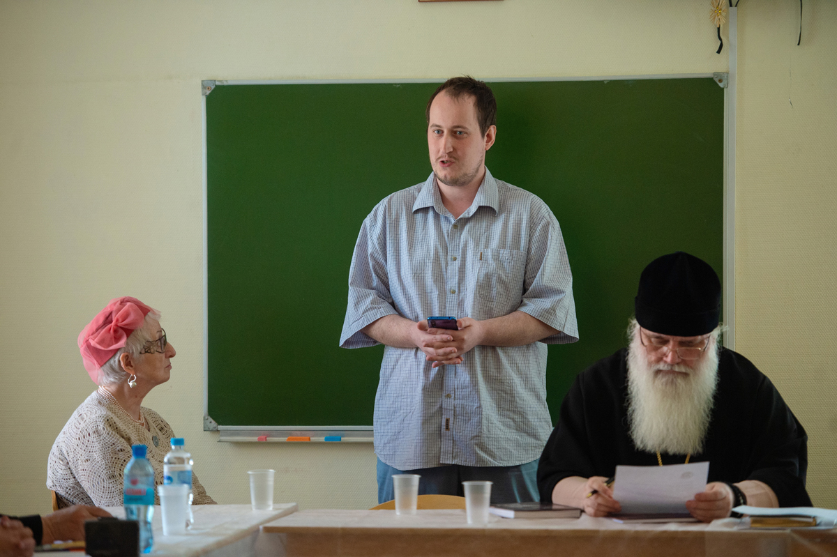 В докладе аспиранта Томского педагогического университета Александра Капустина "Петропавловский собор Томска в 40-е годы ХХ века" были представлены ранее неизвестные факты жизни собора после его возвращения в 1944 году Русской Церкви.