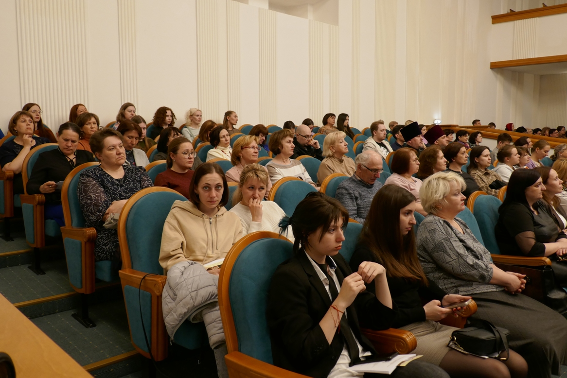 Участники пленарного заседания XXXIII Дней славянской письменности и культуры памяти святых первоучителей Кирилла и Мефодия 16 мая 2023 года в Томске