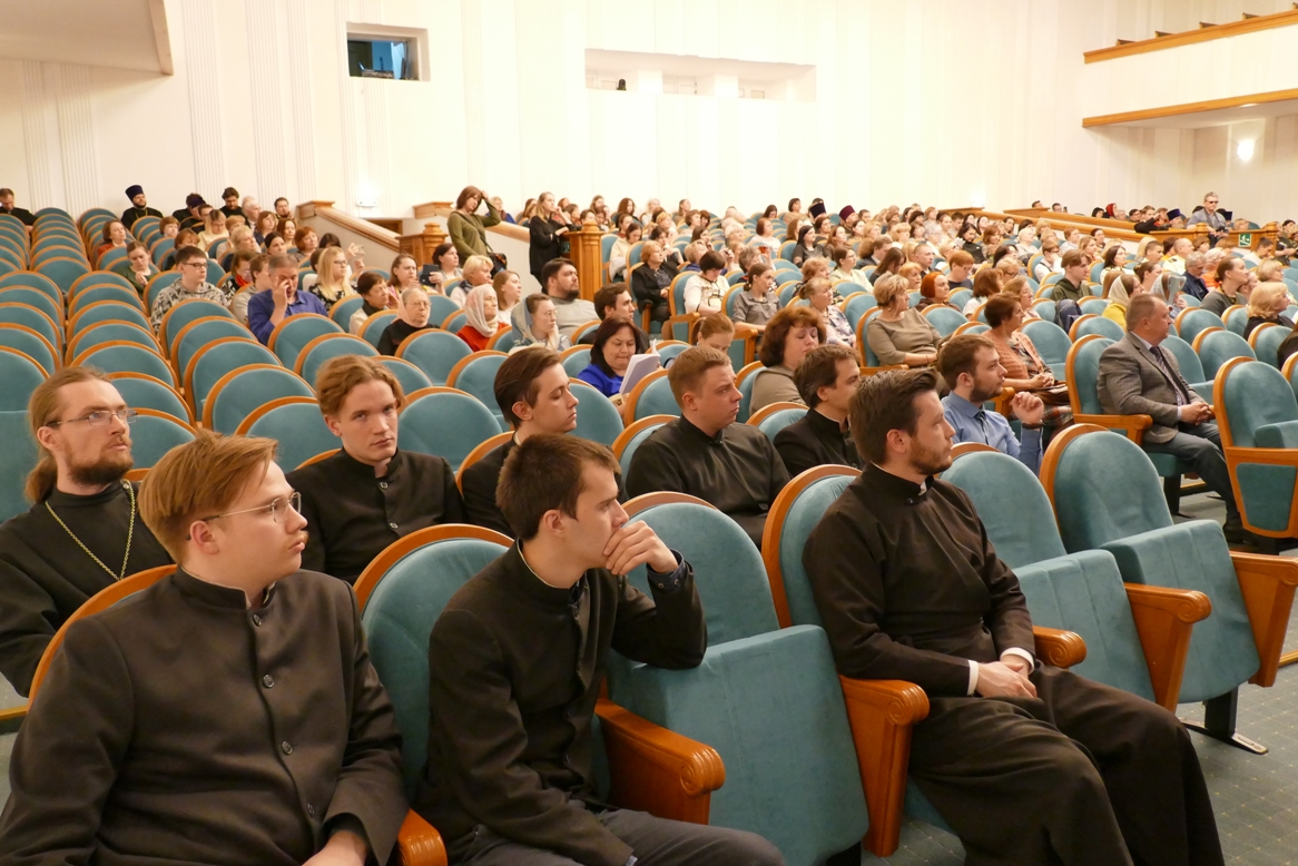 Участники пленарного заседания XXXIII Дней славянской письменности и культуры памяти святых первоучителей Кирилла и Мефодия 16 мая 2023 года в Томске