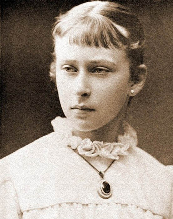 Святая преподобномученица великая княгиня Елисавета Феодоровна была вторым ребенком в семье великого герцога Гессен-Дармштадского Людвига IV и принцессы Алисы, дочери королевы английской Виктории
