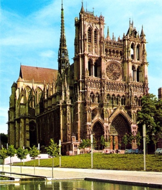 Кафедральный собор Пресвятой Богородицы г. Амьена (Notre Dame d'Amiens). Фотография: S.P.A.D.E.M. – Editions d'art Yvon