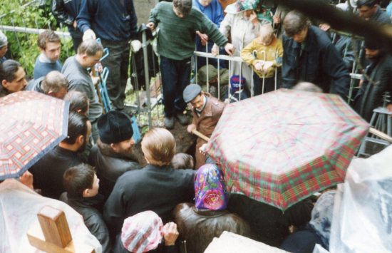 Открытие мощей преподобного Моисея Уфимского (2002). Фото - Максим Степаненко