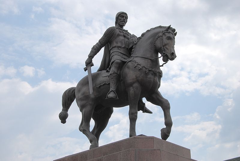 Памятник князю Олегу Рязанскому. Скульптор Зураб Церетели, 2007