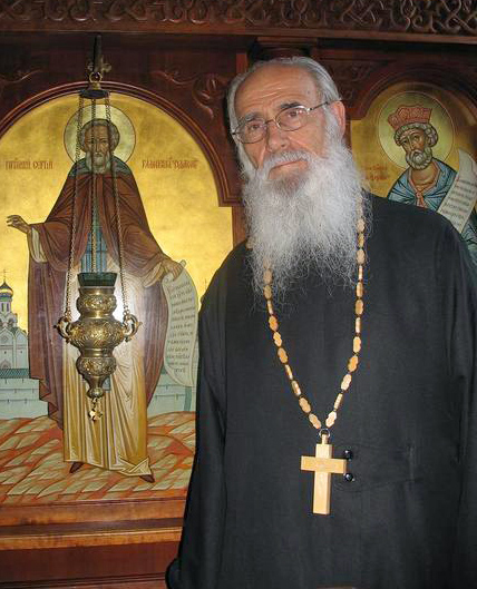 Священник Петр Зеленой, клирик Пармского Сергиевского собора у иконы преподобного Сергия Радонежского