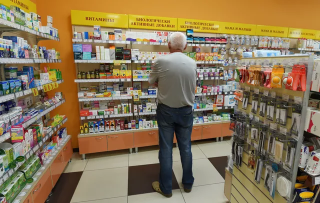 Медики признают: многие травы и БАДы укрепляют здоровье, а некоторые даже стимулируют иммунный отклик на вирус. Однако, подчеркивают специалисты, заниматься самолечением опасно: неверный расчет дозировки часто приводит к печальным последствиям. Например, злоупотребляя барсучьим жиром, который якобы спасает от COVID-19, можно отравиться - вплоть до летального исхода.