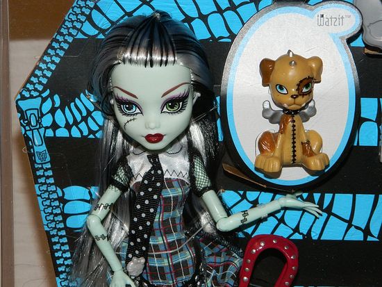 ""   "Monster high"