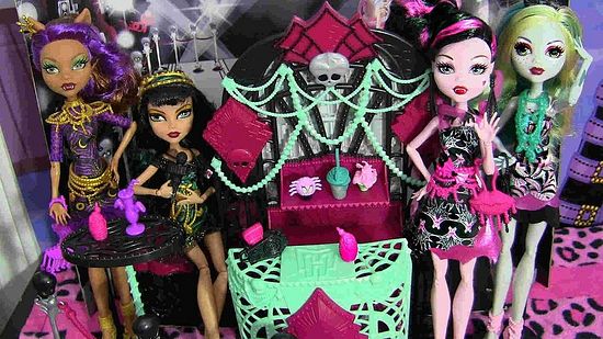 ""   "Monster high"