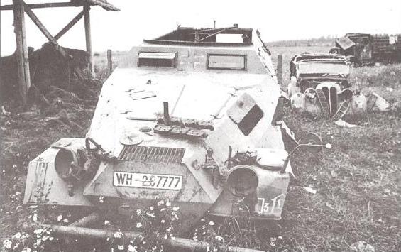 Подбитый немецкий средний бронетранспортер SdKfz 251