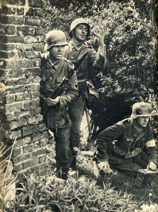 Немецкие солдаты Waffen-SS