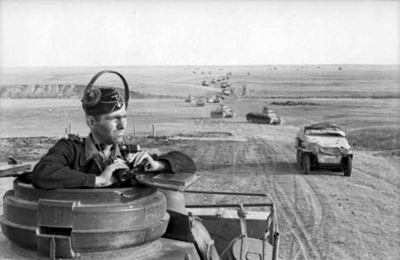 Немецкая танковая колонна в донских степях