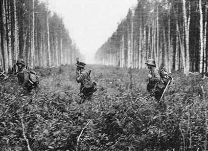 Лето 1941 года. Финские солдаты пересекают границу с СССР