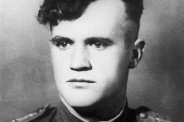 Советский летчик-ас Николай Дмитриевич Гулаев