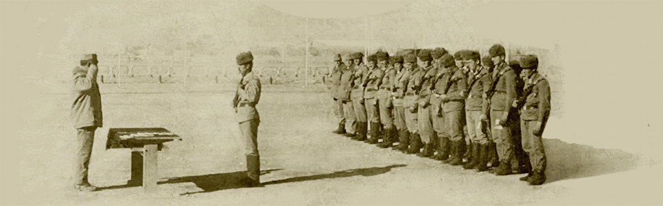 Церемония награждения орденами Боевого Красного Знамени и Красной Звезды солдат, участвовавших в бою за высоту 3234