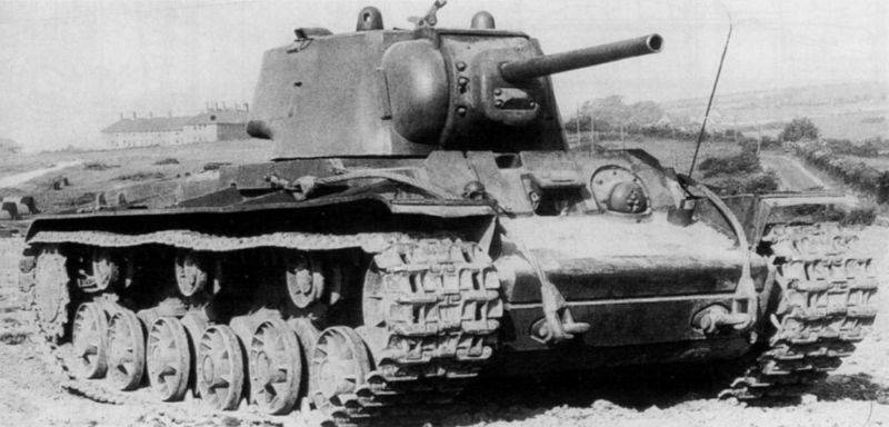 Тяжелый советский танк КВ-1 ("Клим Ворошилов")