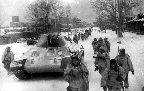 Под Москвой. Контрнаступление сибирских дивизий, переброшенных с Дальнего Востока, стало возможным благодаря Рихарду Зорге