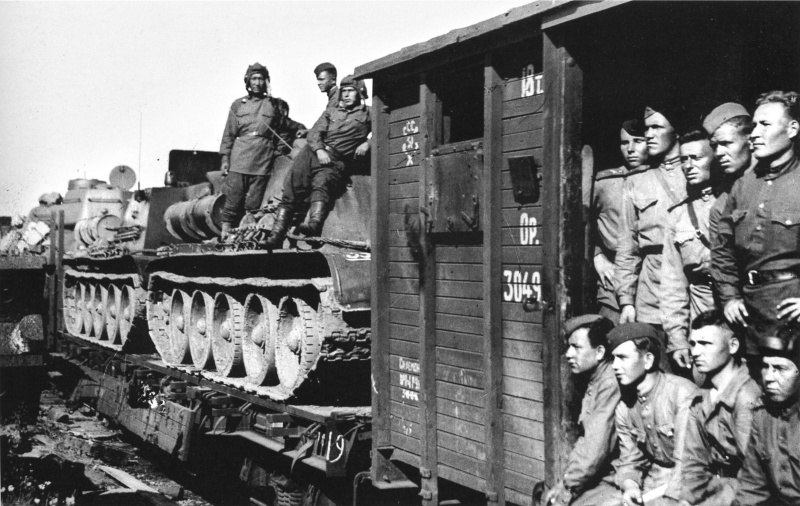 Советский эшелон с танками. Великая Отечественная Война