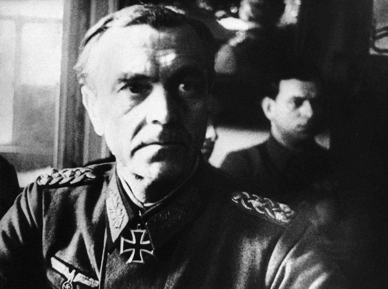 Фридрих Паулюс был примечательной фигурой среди германского генералитета. Гитлер заявлял, что Паулюсу всегда сопутствует победа.