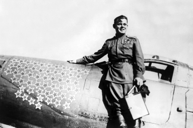 Советский летчик-ас Григорий Андреевич Речкалов