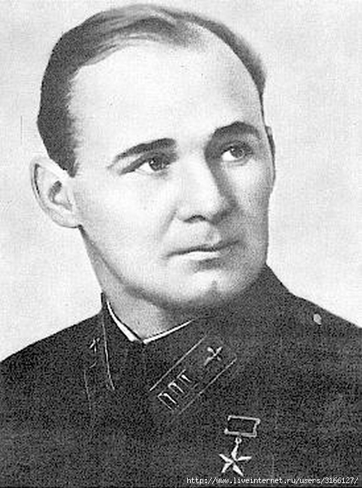Подполковник Николай Власов - герой Советского Союза (1942 год), летчик. Сбит и взят в плен в 1943 году. Три попытки побега