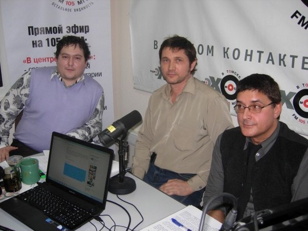 Сейчас наш "православный космополит" и либерал Станислав Буркин перебрался в Томск, и как свидетельствует его личная страница "В Контакте" стал завсегдатаем "Эхо Москвы в Томске" (на фото слева). Почему я не удивлен?