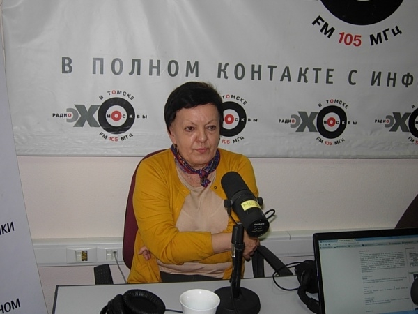 Даже на в милом "Эхе" Нелли Степановна сидела закрытой позе с растерянным видом. Единодушная отставке - такой удар по ее эго!