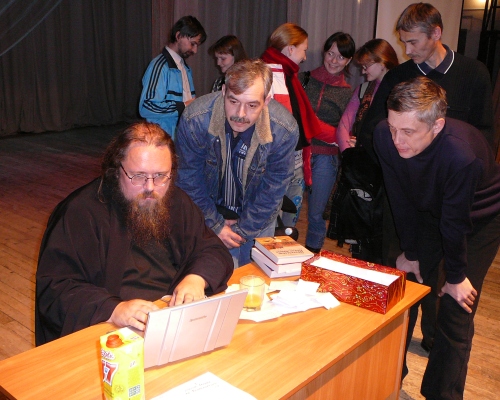 Фото - Диакон Андрей Кураев - Что в  ноутбуке у богослова? (вечерняя лекция для томичей в Культурном центре Томского государственного университета) - фото Максима Степаненко