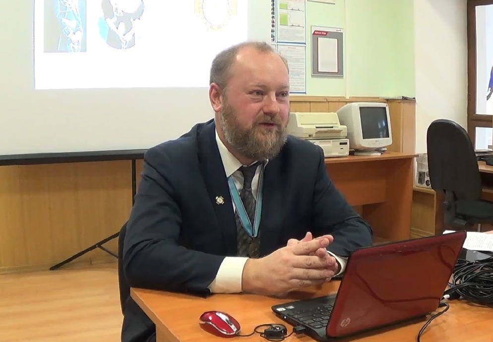 Директор Музея истории ИППО Григорий Михайлович Маневич