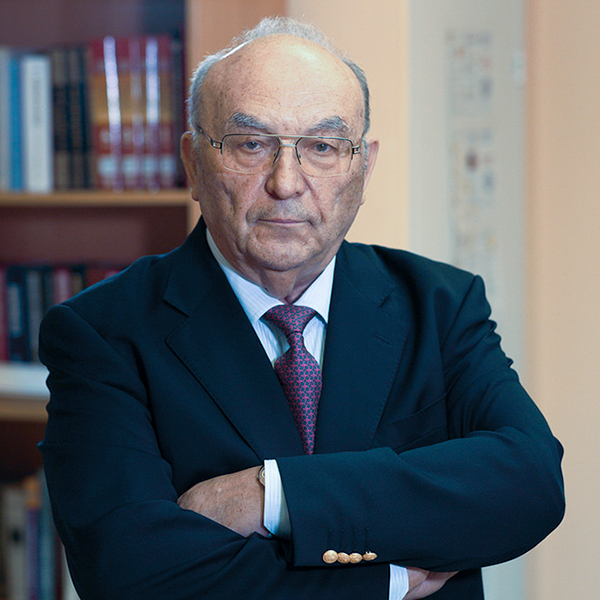 Академик Анатолий Мартынов - эксперт Совета при Президенте РФ по науке и высоким технологиям, кавалер ордена "За заслуги перед Отечеством" 2 степени, ордена Святого благоверного князя Даниила Московского 3 степени (награда Русской Православной Церкви), других государственных и общественных наград