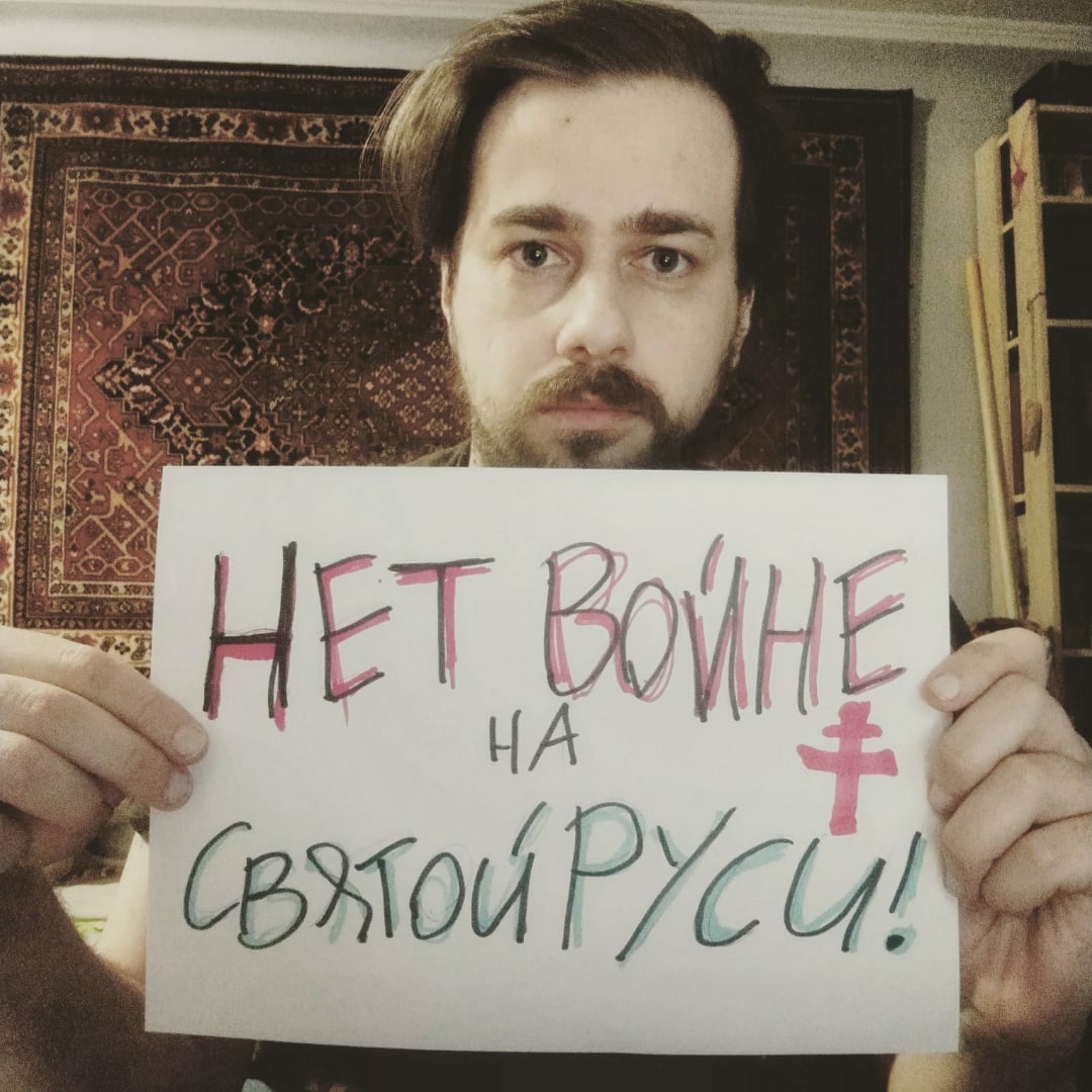 Сандро Пантелеев долгое время шутом паясничал, обличая неоязычников, теперь возомнил себя себя совестью России, и объявил своим врагом президента: "Отныне я считаю господина Путина своим геополитическим врагом". Всегда знал, что шутовство до добра не доводит. Александр, почему через пророка Бог потребовал свой народ починиться халдею Навуходоносору и назвал его "раб Мой", а не "враг Мой"? Между тем Владимир Путин - наш президент. И то это за "Святая Русь"? Состояние глубокого идиотизма на лицо