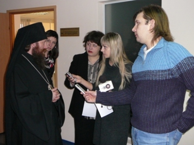Архиепископ Томский и Асиновский Ростислав отвечает на вопросы журналистов
