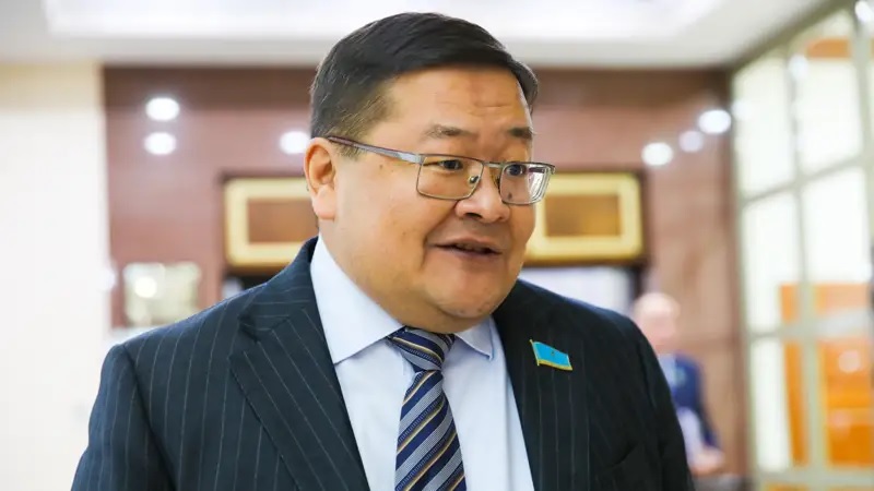 Депутат Мажилиса Айдос Сарым