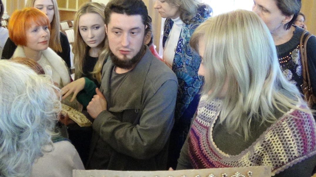 Если бы подали чай, то Юханна Никадимуса облизали бы и съели...