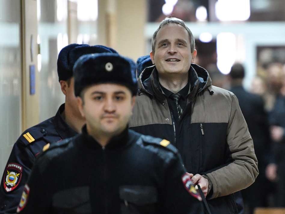 Адепт секты "Свидетели Иеговы" Деннис Кристенсен