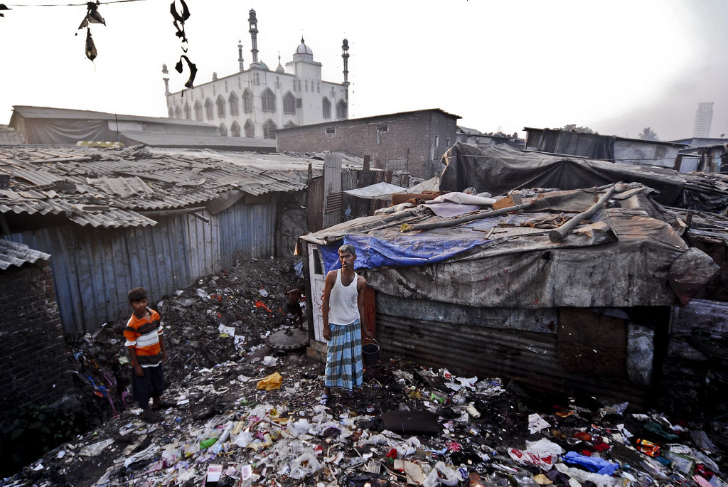 Индия - чудовищно грязная страна. Горы мусора в бедных кварталах