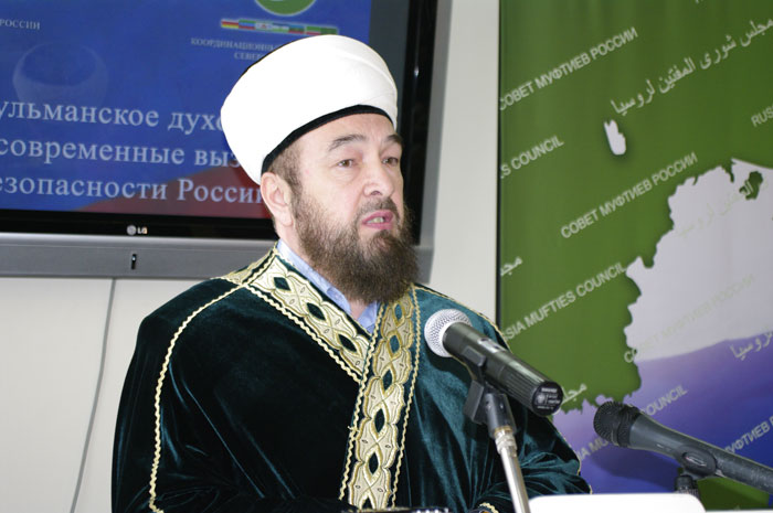 Сопредседатель Совета муфтиев России, глава Духовного управления мусульман азиатской части страны Нафигулла Аширов объявил, что намерен подать в суд на священника-миссионера Даниила Сысоева. По его мнению, в книге отца Даниила "Брак с мусульманином", выпущенной издательством храма Пророка Даниила на Кантемировской, содержатся оскорбительные для мусульман выражения.