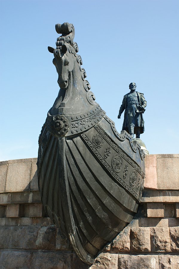 Памятник русскому путешественнику Афанасию Никитину в Твери