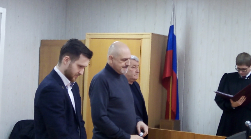 На днях в Куйбышевском районном суде города Омска прошли прения сторон по уникальному уголовному делу в отношении пастора церкви "Возрождение XXI век" Николая Кузнецова. Мужчина обвиняется в "Создании религиозного сообщества, деятельность которого сопряжена с насилием" и "Умышленном причинении тяжкого вреда здоровью".