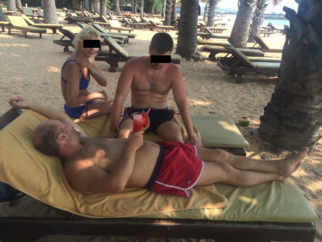 Тяжела "молитва" и "борьба с бесами" у томского "монаха" Никона в Таиланде!