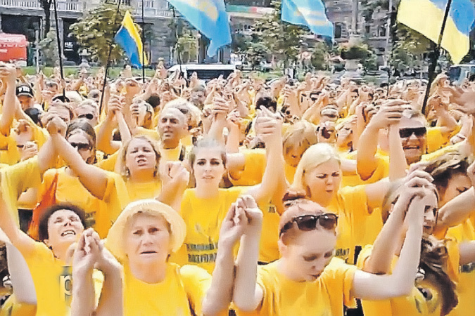Неопятидесятники в массовом психозе и трансе пели аллилуйя для Порошенко и Кличко..