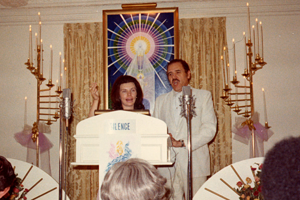 Марк и Элизабет Клэр Профет - основателит секты "Церковь Универсальная и торжествующая"