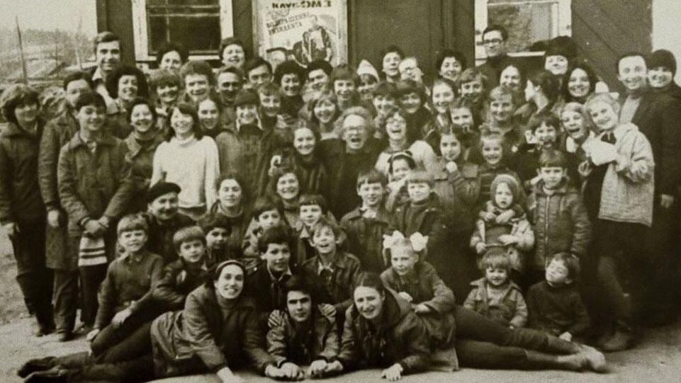 Виктор Столбун (в центре) и его адепты