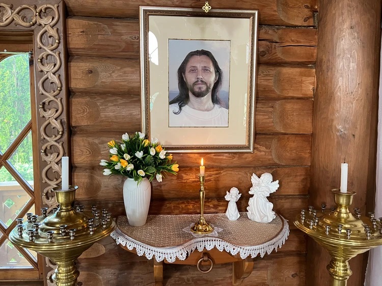 На самом почетном месте - портрет Виссариона