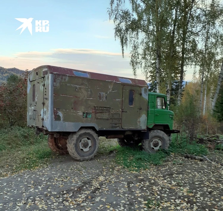 Сектанты начали перегораживать дорогу